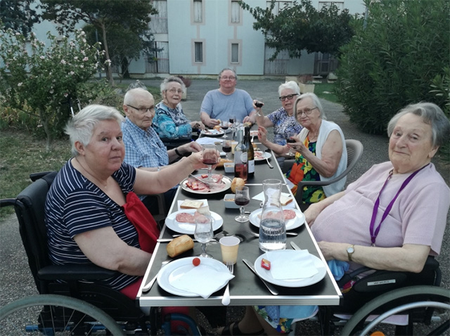 Septembre : repas dans le parc